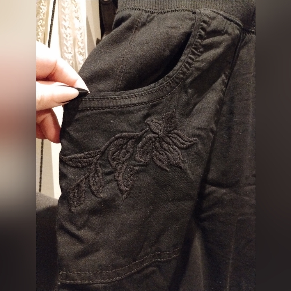 Black Women's Casual Capris,  Cargo Pants 4x ( 28w-30w) - Picture 12 of 16